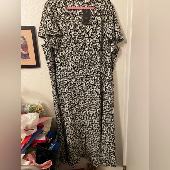 Levi's Dresses & Skirts - Daisy print Levi’s dress, 3x